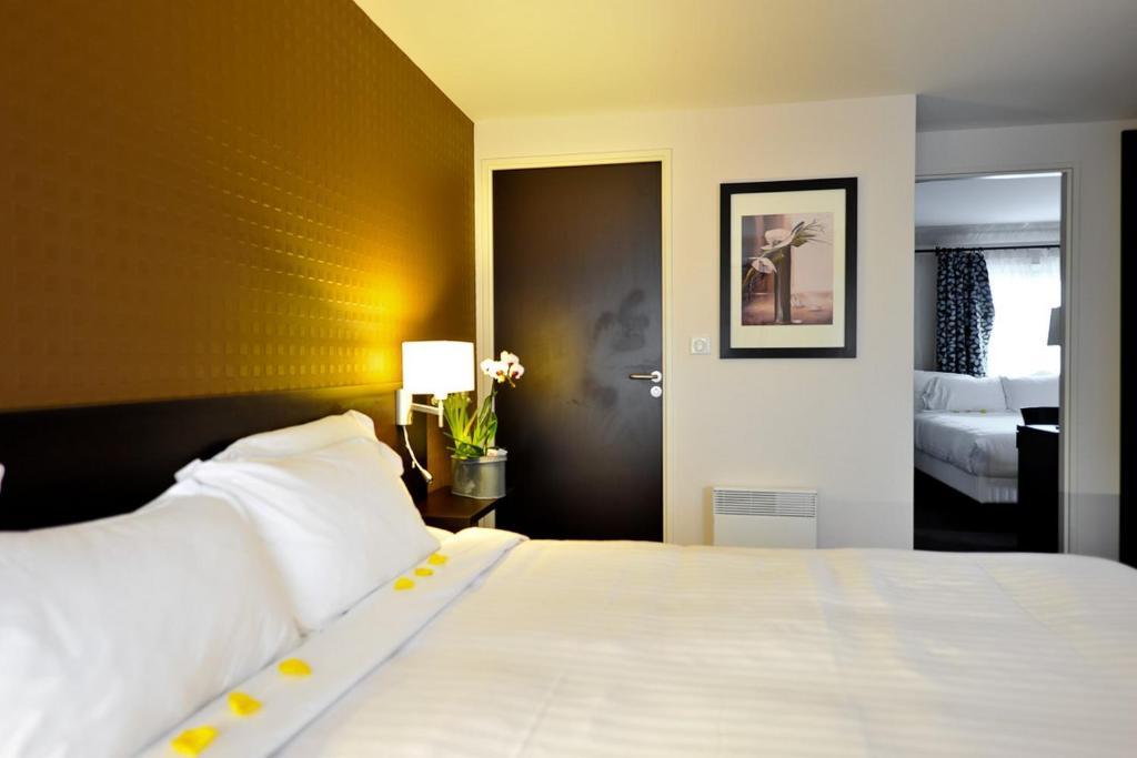 Le Saint-Pierre Hotel Mézidon-Canon Kamer foto